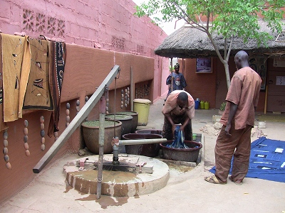 泥染布の生産地
