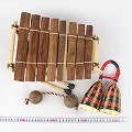 【アフリカ楽器スターターズセット】ミニバラフォン+ストローがらがら・バティカ3点セット　02