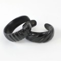 牛角バングル 斜線彫模様 巾2.5cm ラック系\1800→\1200