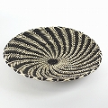 ラフィア皿かご ラテアート柄 黒NAT 大 24SS一点物 @5000→4000