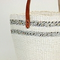 プラスチックサイザルバッグミニ 平革ハンドル 2本ボーダー 白xシルバー