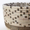 セネガルカゴ 点々格子柄 白
