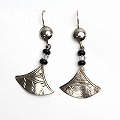 トゥアレグニッケルピアス 扇